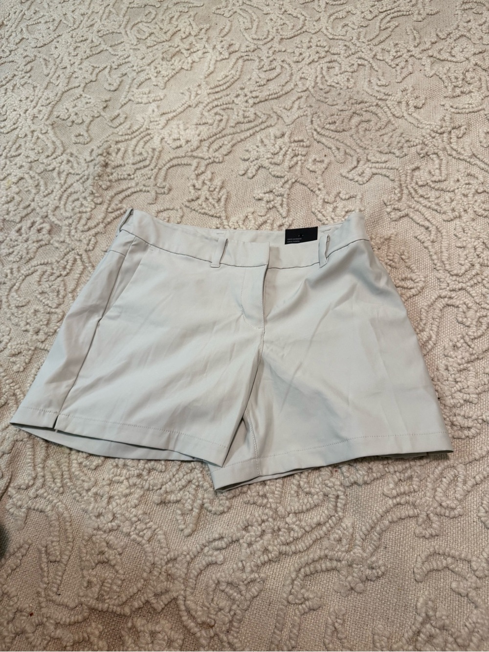 NWT beige Women’s Shorts 🩳
